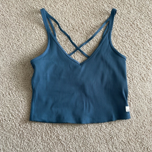 Vuori Ribbed Crop Tank Top - Blue - Picture 4 of 8